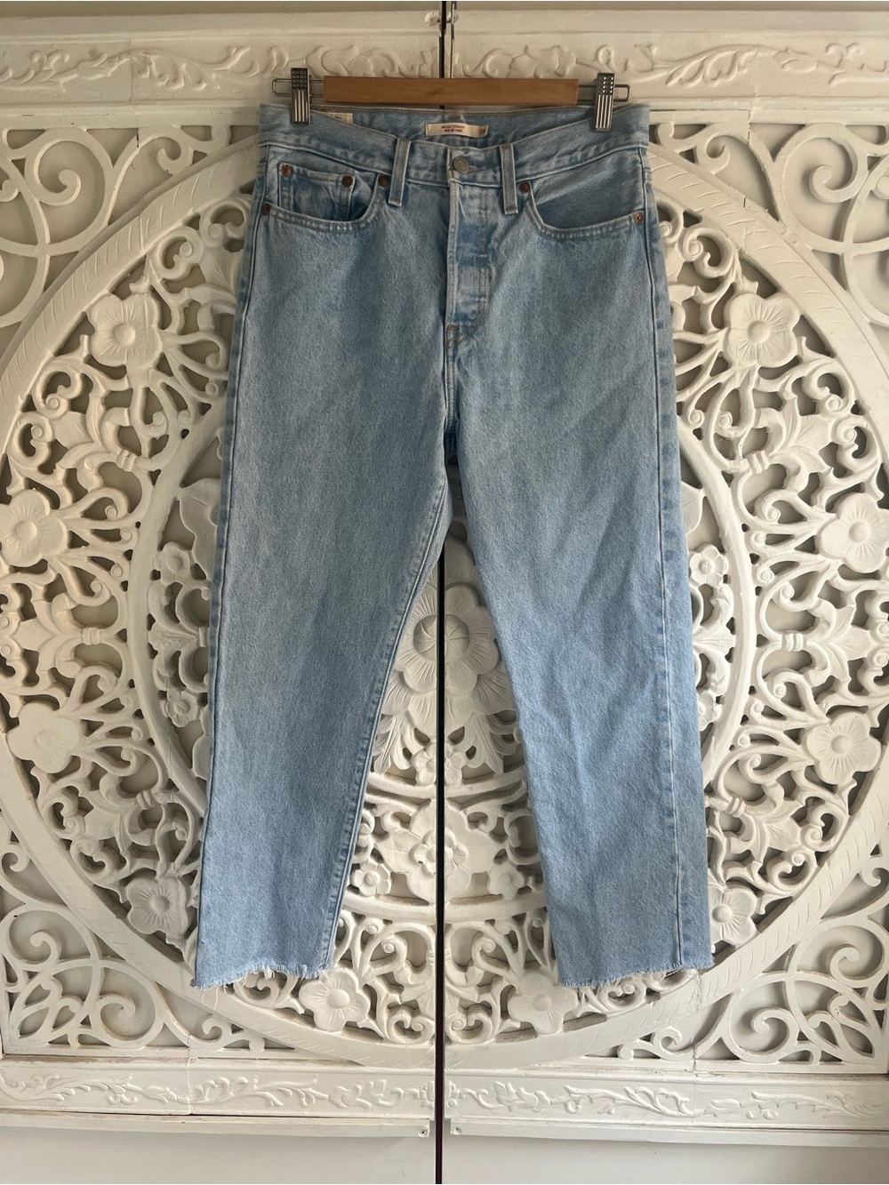 Levi’s Wedgie Straight Jeans 28 High Rise Light Wash Raw Hem Button Fly